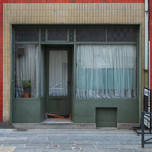 Axel Ronsin | Square closed storefront 16